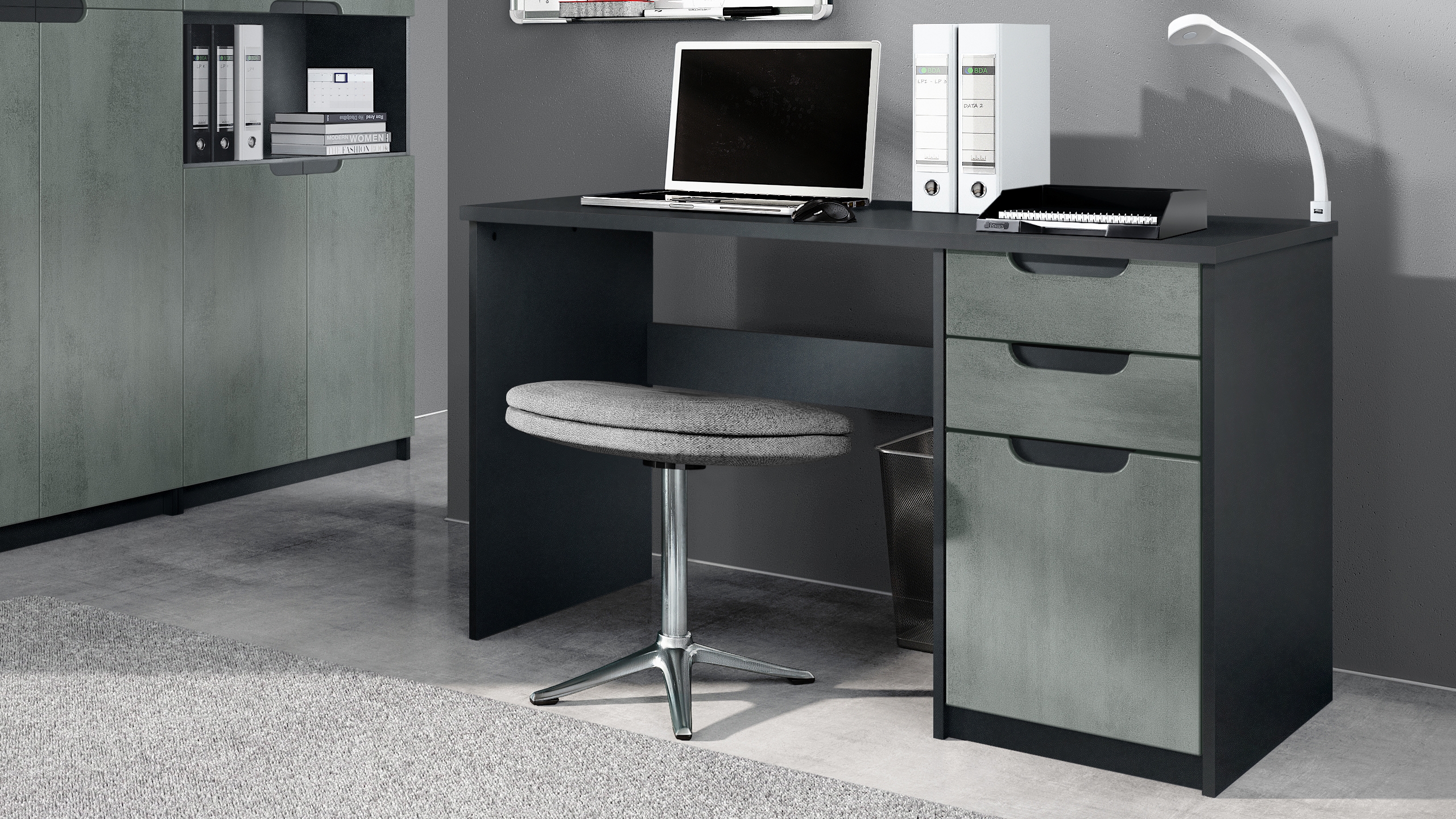 Schreibtisch Logan mit 2 Schubladen und 1 Tür Schwarz matt/Beton dunkel Optik (129 x 76 x 60 cm)