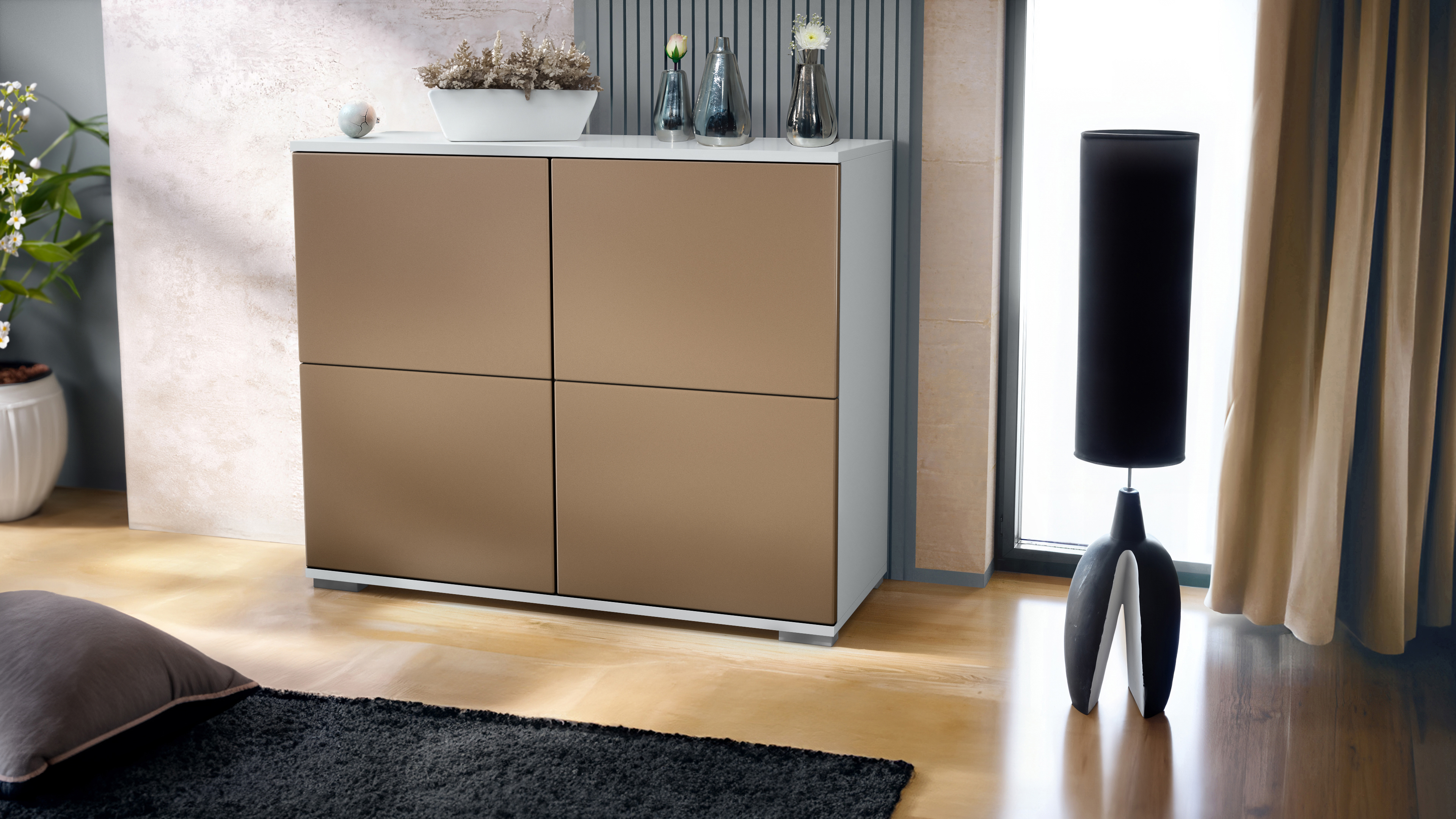 Rova V3 Kommode Weiß mit 4 Push-to-Open Türen Weiß matt / Bronze Optik (92,5 x 75.5 x 35)