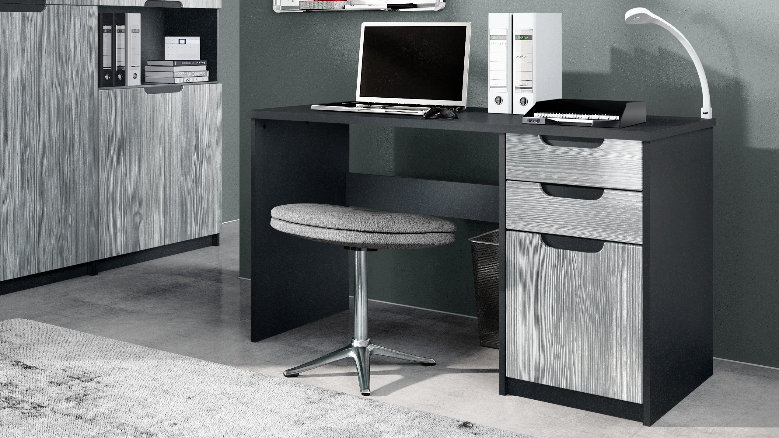 Schreibtisch Logan mit 2 Schubladen und 1 Tür Schwarz matt/Avola-Anthrazit (129 x 76 x 60 cm)
