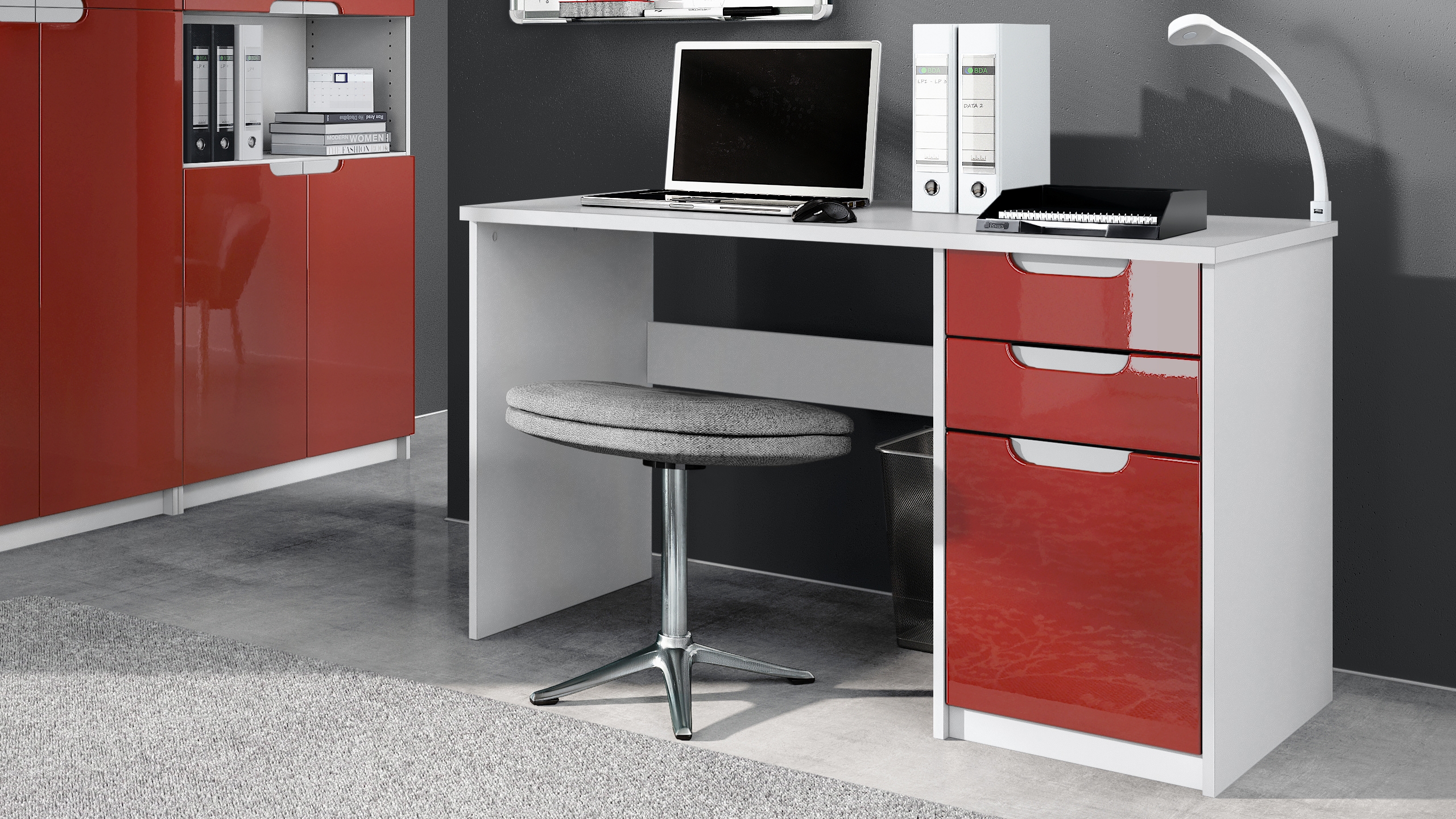 Schreibtisch Logan mit 2 Schubladen und 1 Tür Weiß matt/Bordeaux Hochglanz (129 x 76 x 60 cm)